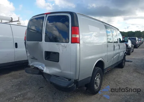 2014 Chevrolet Express 2500 Work Van z USA, uszkodzony, nr VIN 1GCWGFCA8E1140571